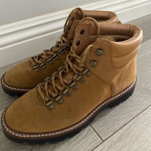 The Citywalk Lugsole Hiker Boot in Leather | size 6 womens
